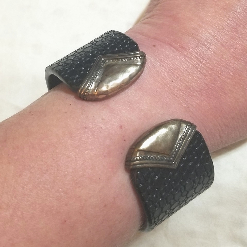 RETIRED SILPADA Stingray Leather Sterling Cuff Bangle Bracelet